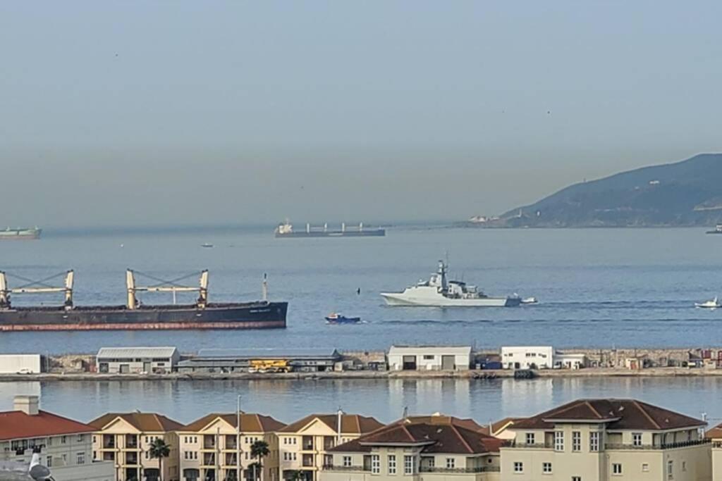 Charming Colonial Flat In Historic Building Apartment Gibraltar Luaran gambar